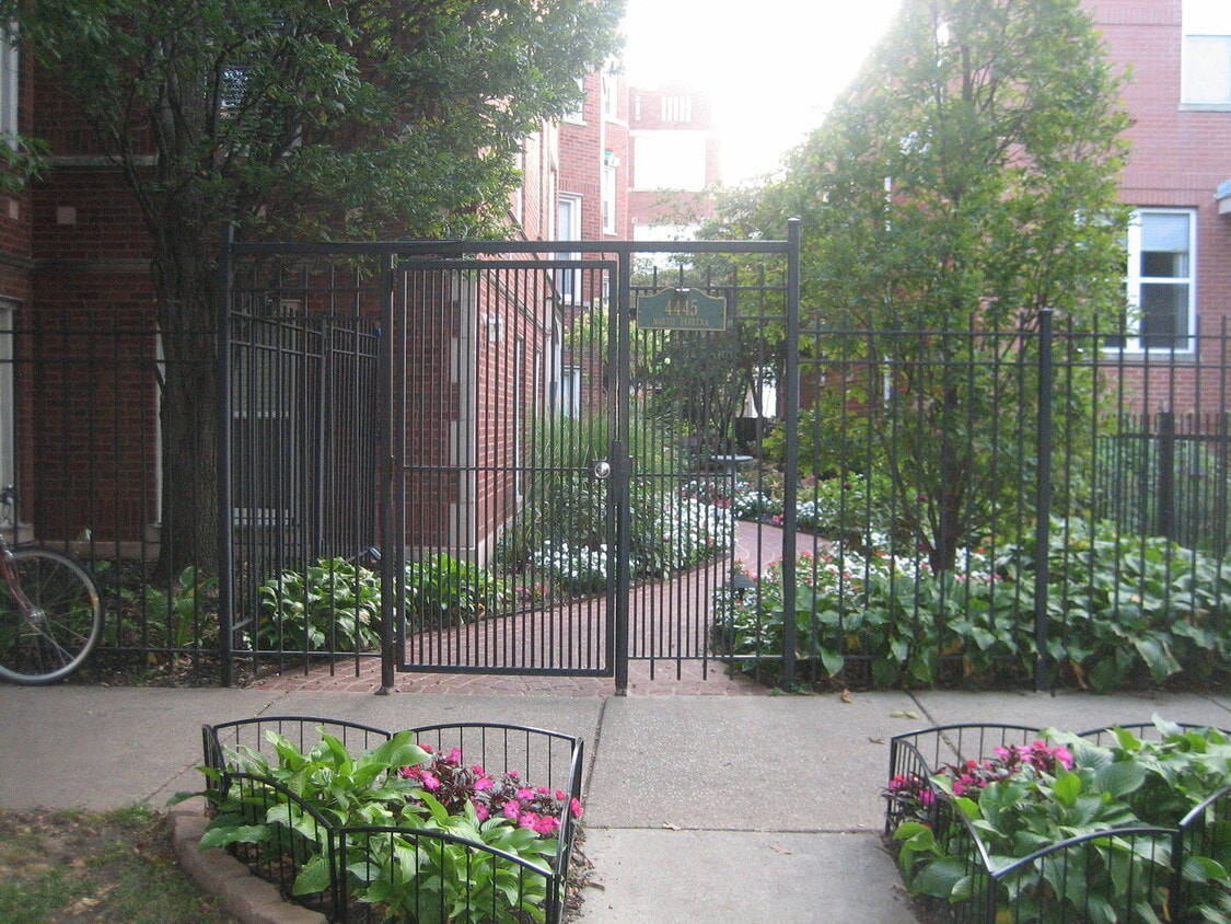 Foto del edificio - 4445 N Paulina St