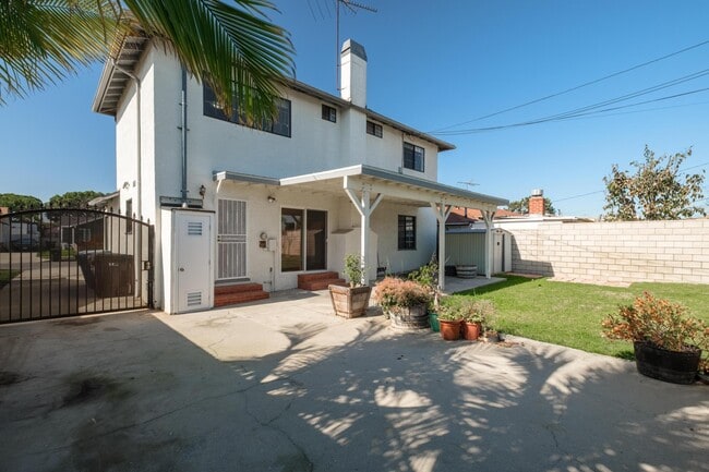 Foto del edificio - 15202 Florwood Ave