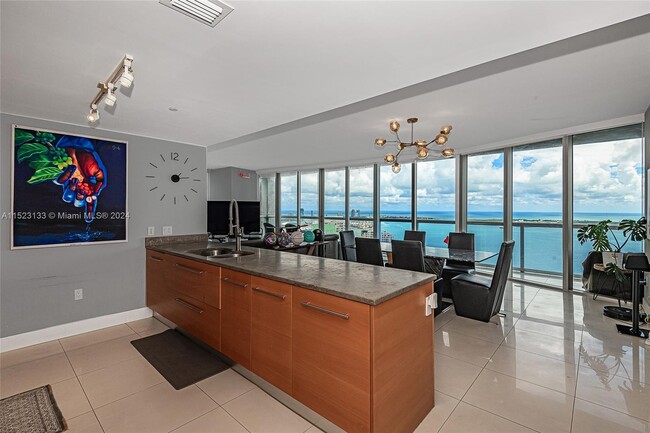 Foto del edificio - 465 Brickell Ave