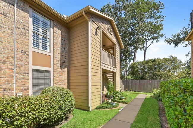 Building Photo - 1311 Antoine Dr
