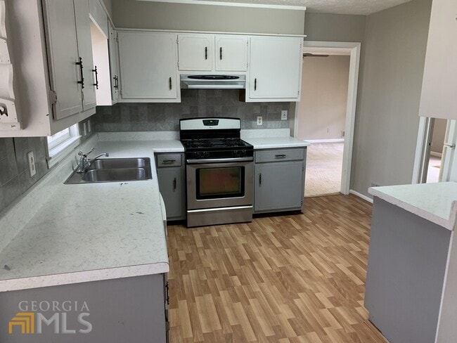 Building Photo - 2880 Bruckner Blvd SW