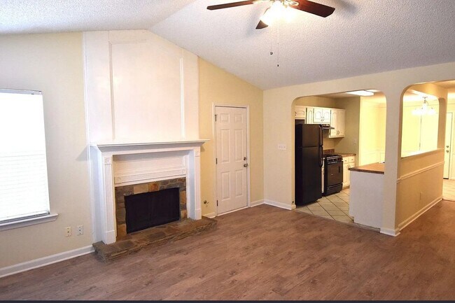 Foto del edificio - 1323 N Hampton Dr