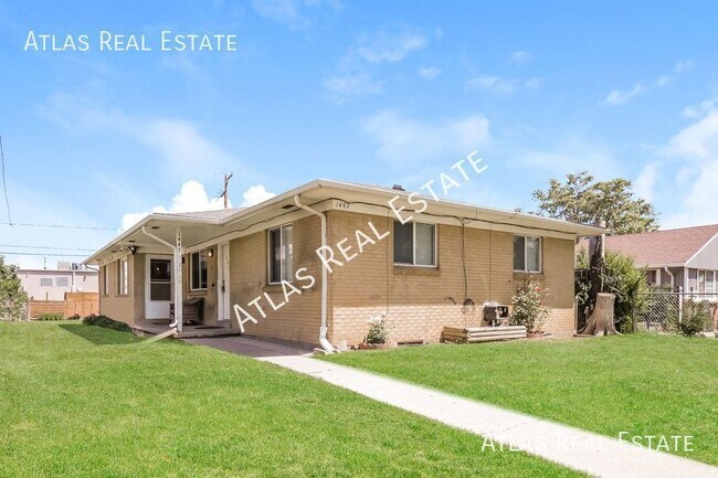 Building Photo - Newly Renovated 4 Bed 2 Bath Home Right of...