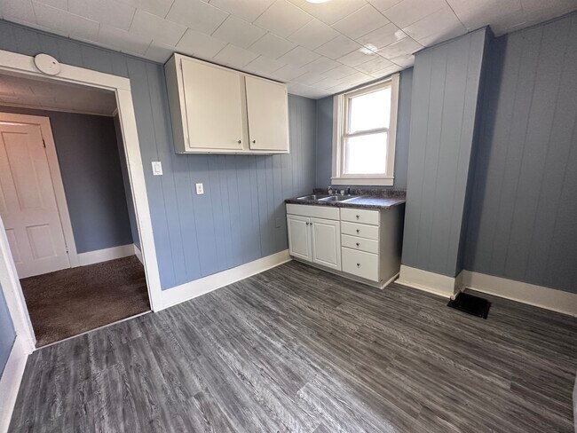 Building Photo - 514-C Main-E