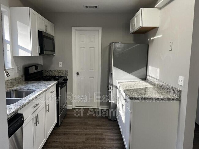 Building Photo - 155 Meadowbrook Ct