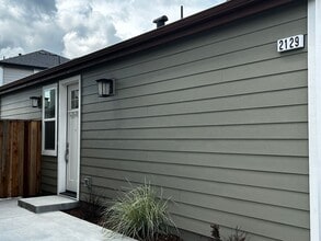 Building Photo - 2129 Dennis Ln