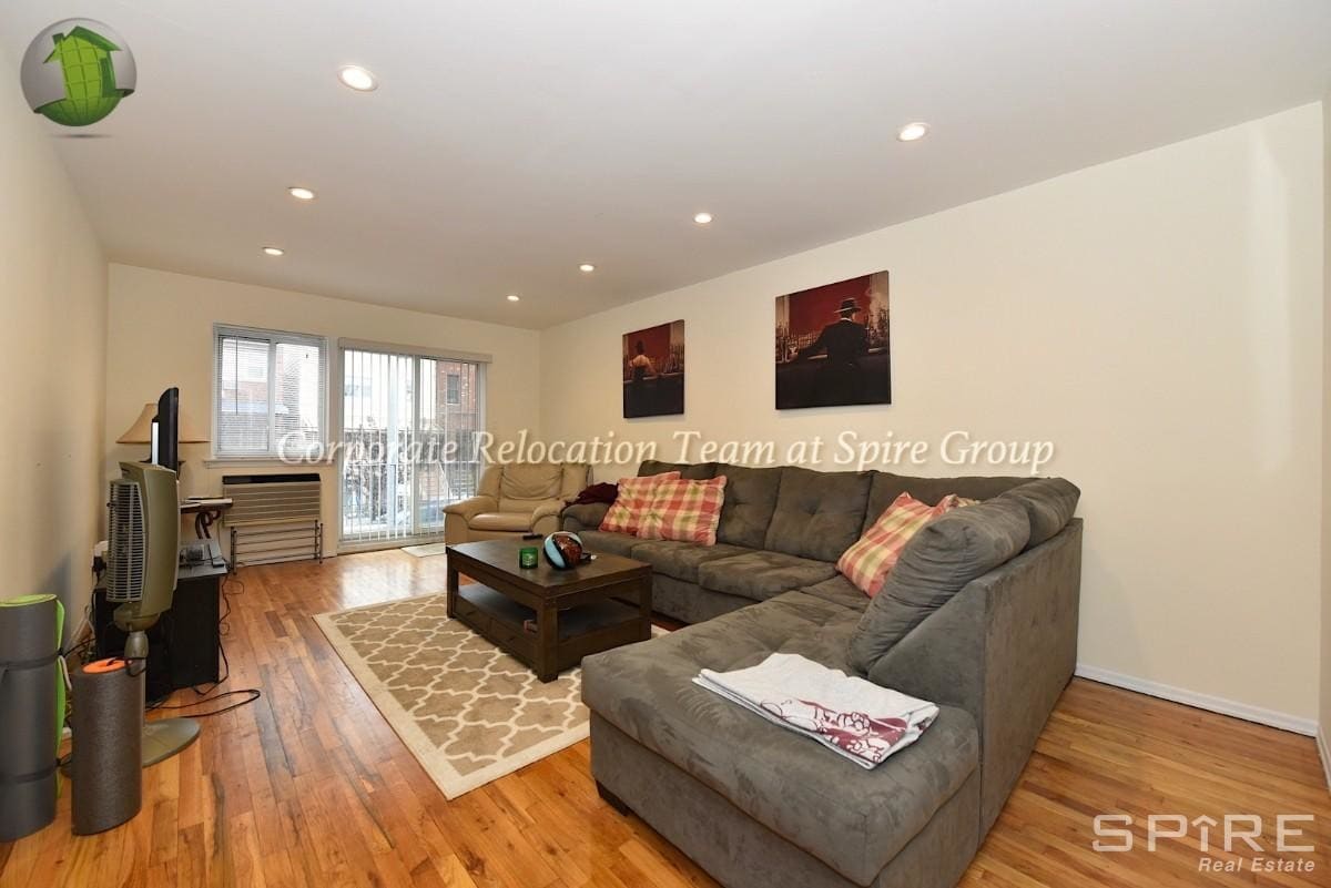 Primary Photo - 28-12 37th St