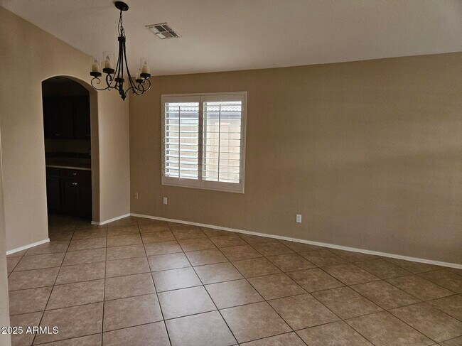Foto del edificio - 15939 W Central St
