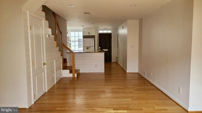 Building Photo - 37 Pinkney St