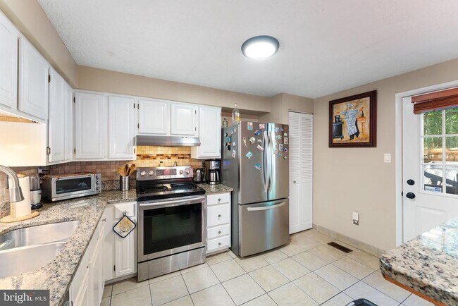 Building Photo - 17024 Moss Side Ln