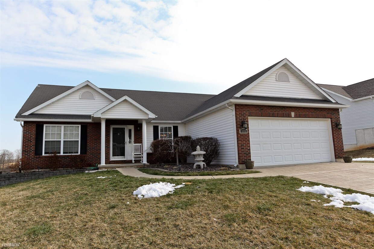 Primary Photo - 111 Sumac Dr