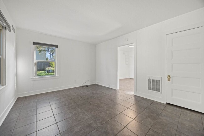 Foto del edificio - 1816 Carleton St