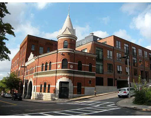 Building Photo - 250 Heath St
