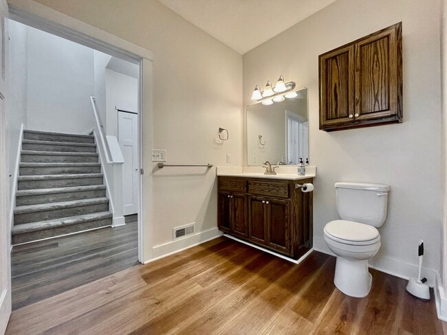 Building Photo - Four Bedroom Home in Eastown
