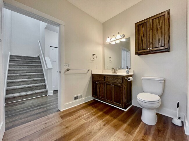 Foto del edificio - Four Bedroom Home in Eastown