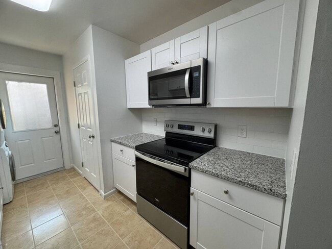 Foto del edificio - 1762 Service Rd