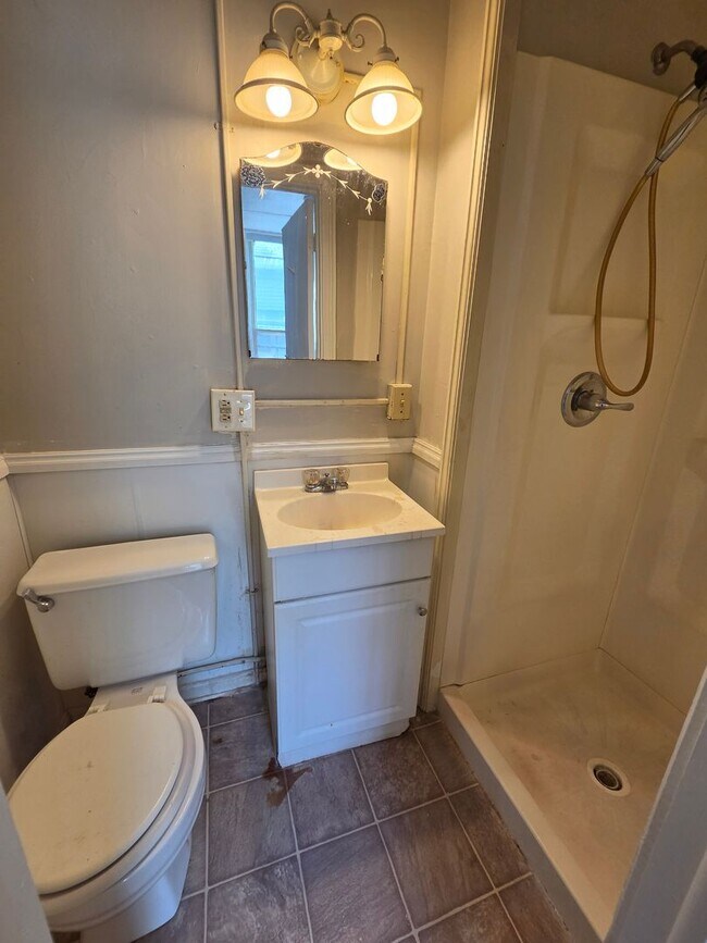 Foto del edificio - Lower 1 bedroom all utilities included