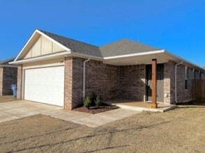 Building Photo - 3220 Hickory Stick Dr