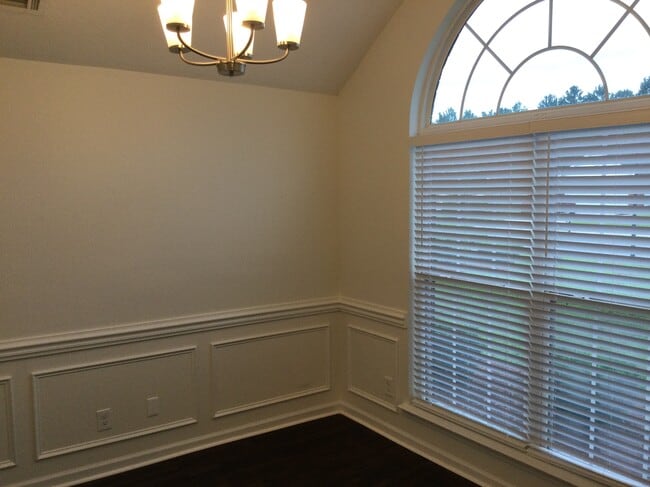 Building Photo - 128 Nandina Wy