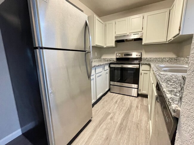 Photo - 219 N Race St Apartment