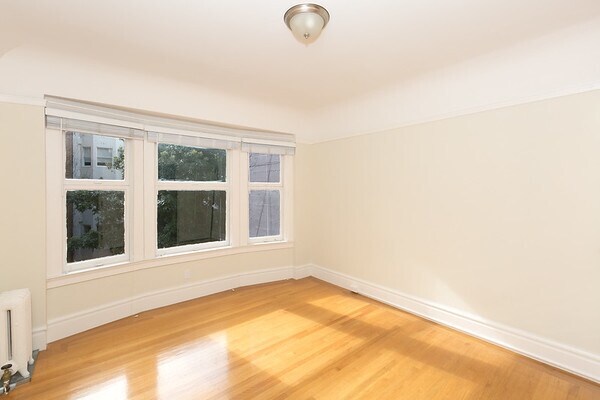Building Photo - 1025 Sutter St