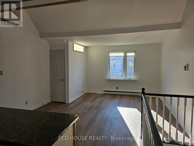 Building Photo - 37 Connaught Ave