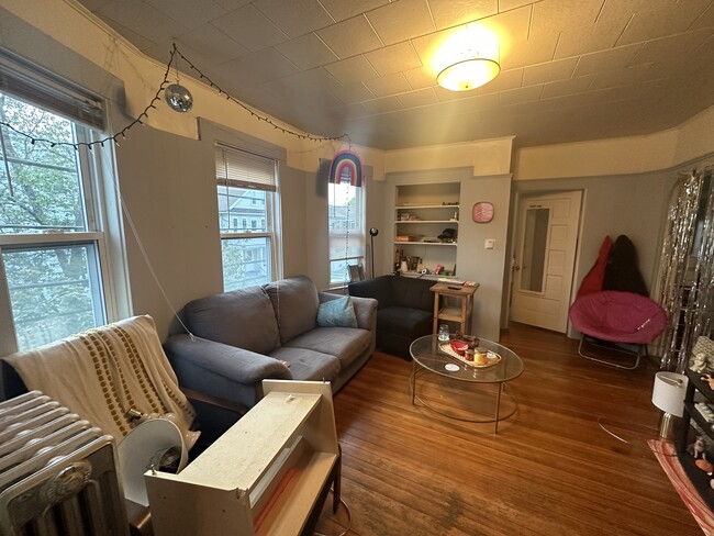Building Photo - 69 Conwell Ave
