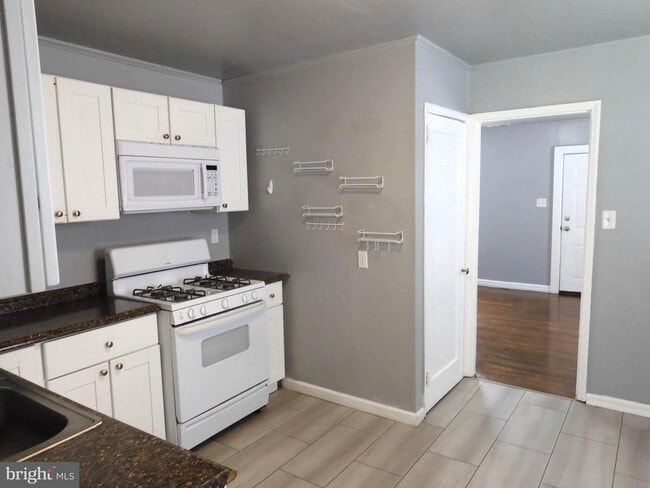 Foto del edificio - 8220 Cornwall Rd