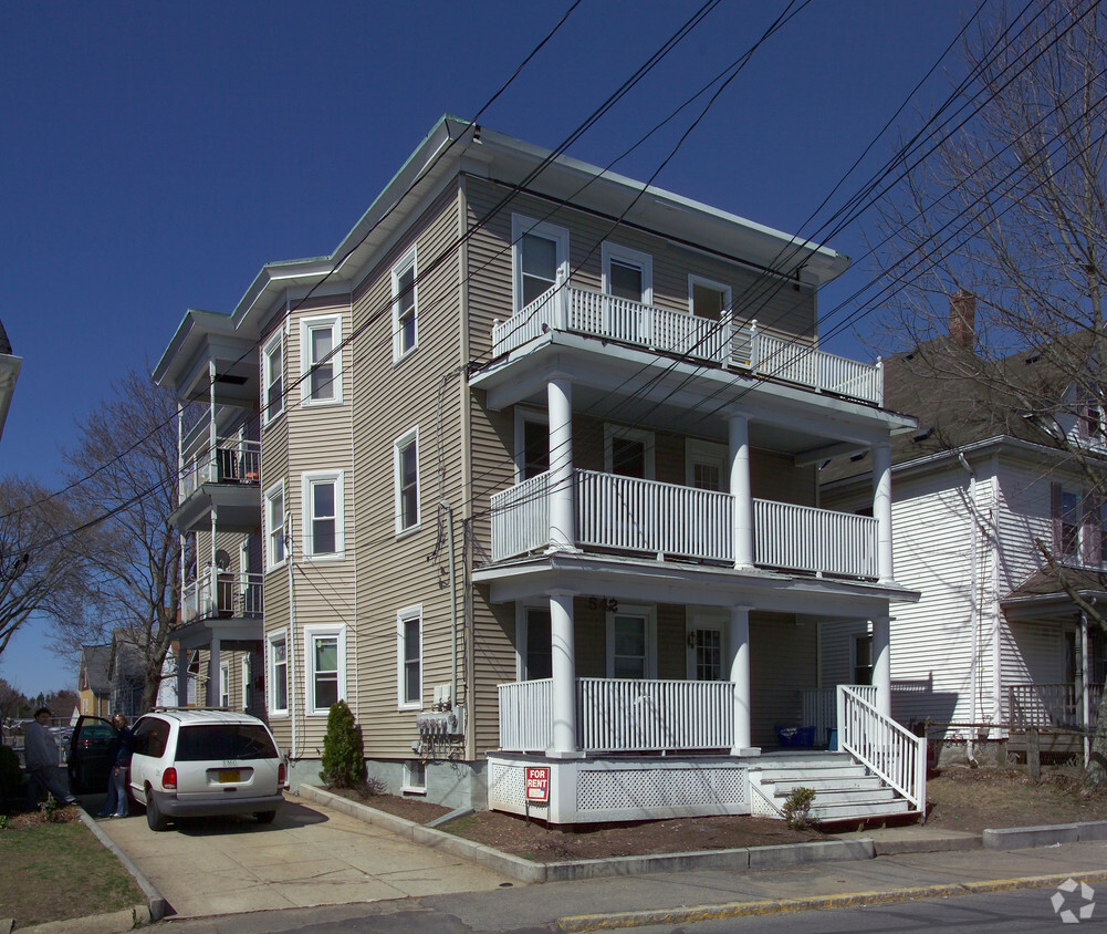 Primary Photo - 542 Bay St