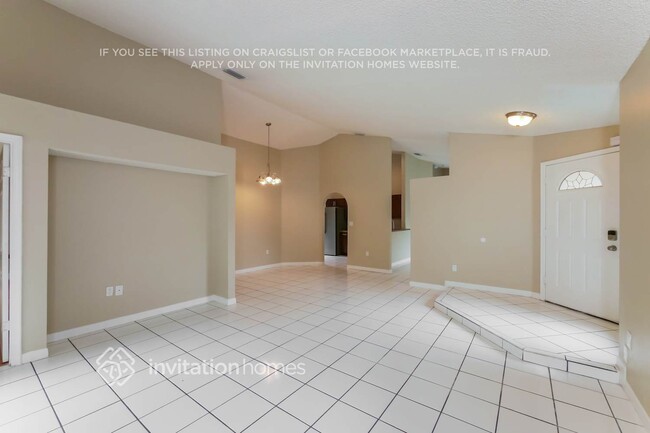 Building Photo - 9900 SW 59th Ct