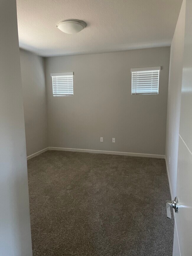 Building Photo - 16832 SE Fox Glen Ct
