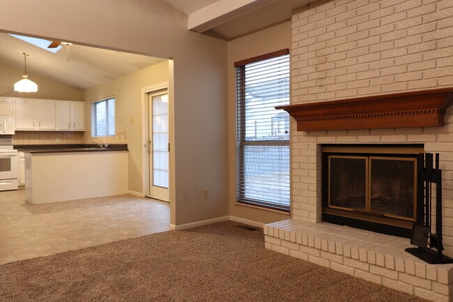 Foto del edificio - 1058 Columbard Dr