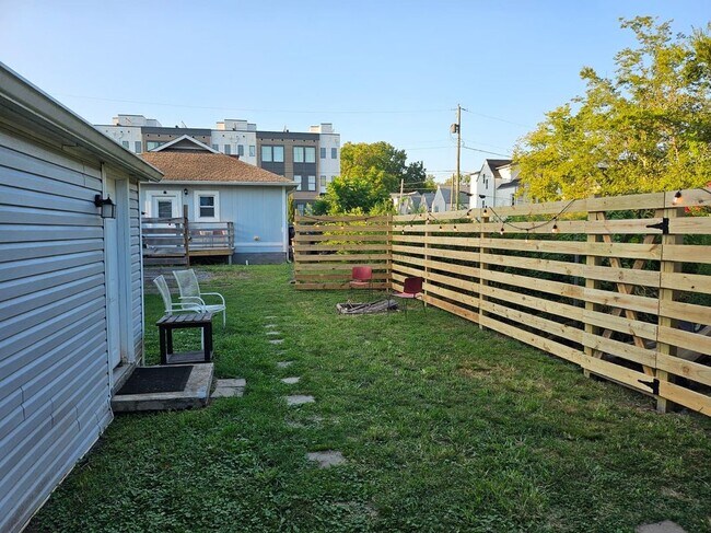 Building Photo - 112 Lucile St