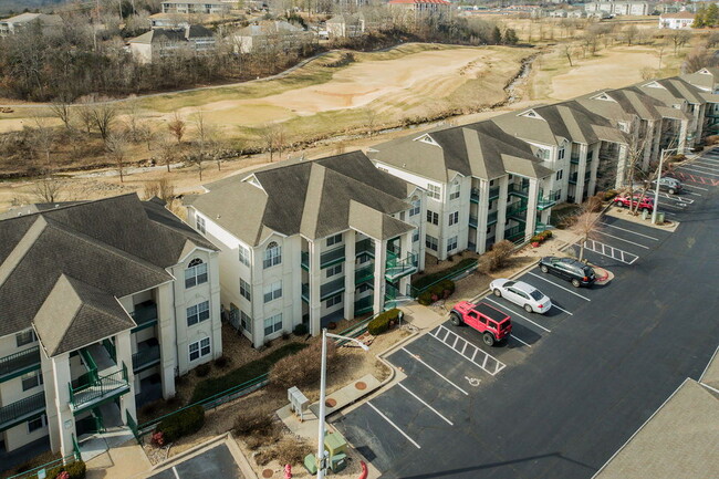 Building Photo - Fully Furnished Condo on Thousand Hills Go...