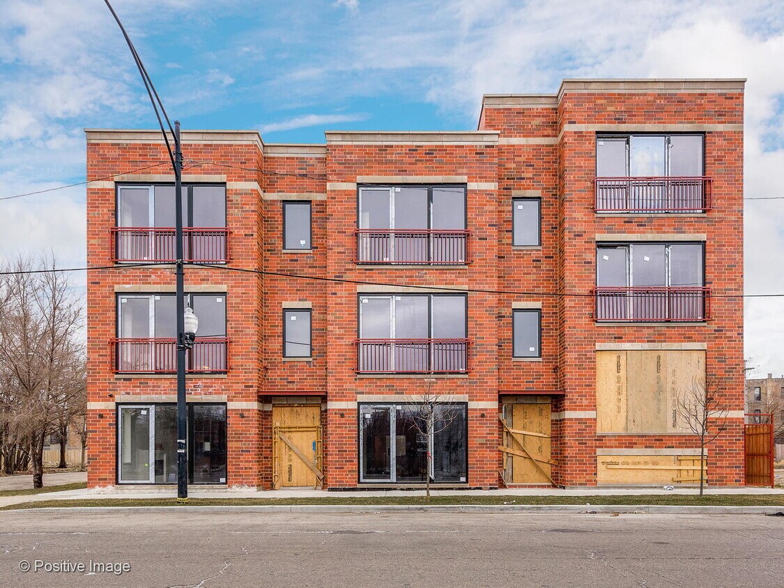 Primary Photo - 2824 W Van Buren St