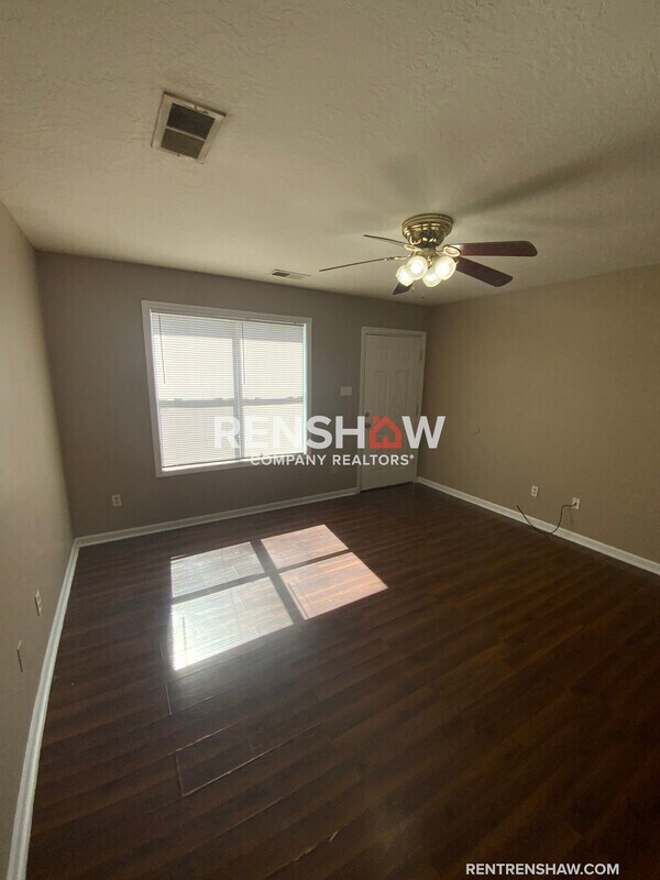Building Photo - 302 Pate Ave