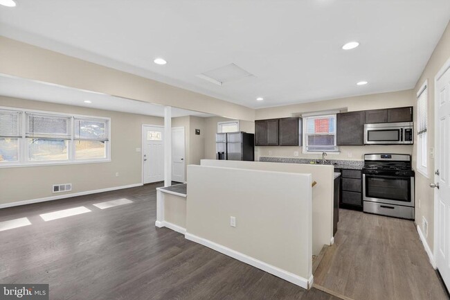 Building Photo - 3666 Clifmar Rd