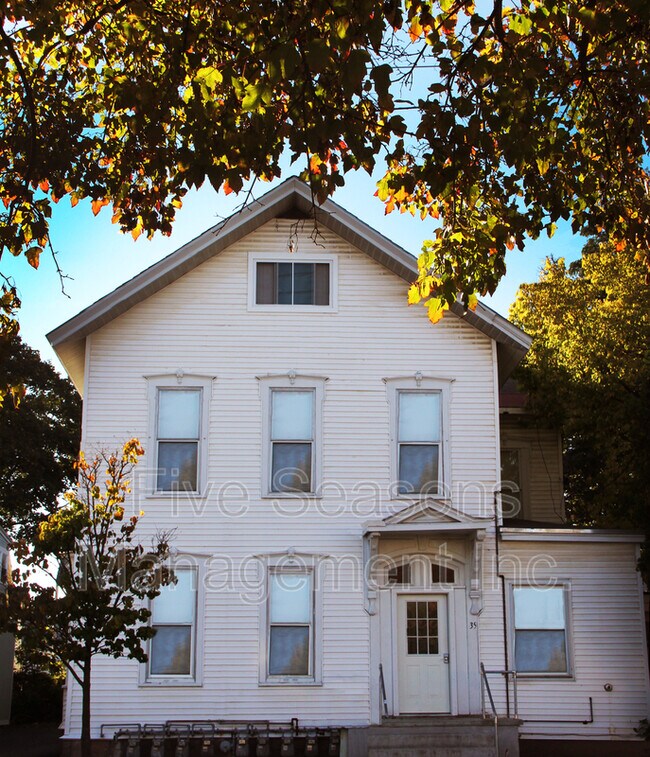 Building Photo - 35 N Winooski Ave