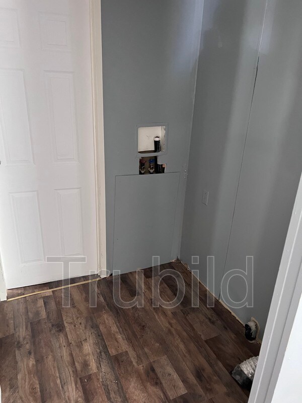 Building Photo - 126 Creek Run Dr