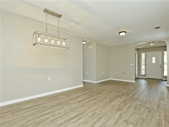 Foto del edificio - 5320 Krueger Ln