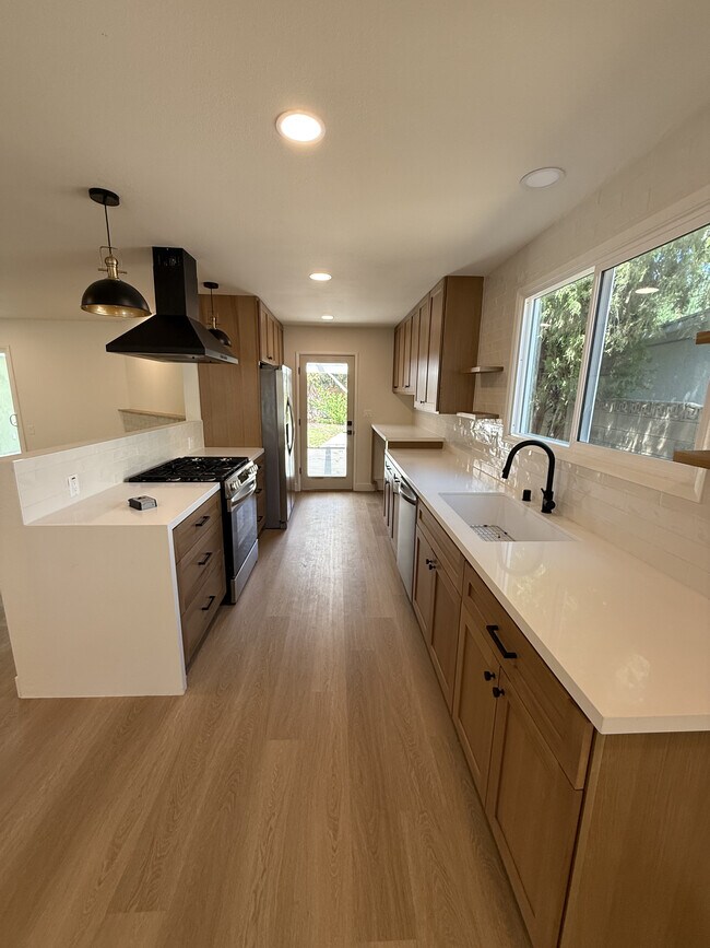 Foto del edificio - 24155 Kittridge St