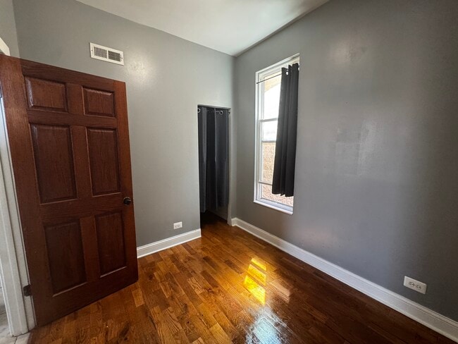 Foto del edificio - 2726 W Adams St