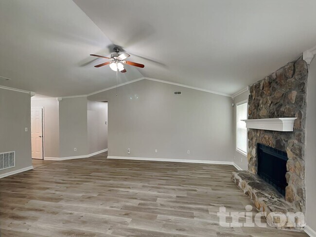 Building Photo - 125 Birch Creek Cir