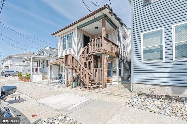 Building Photo - 129 N Oxford Ave