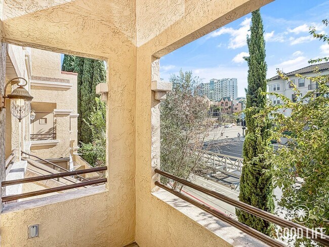 Foto del edificio - Amazing 2BD/2.5BA condo w/ washer/dryer & ...