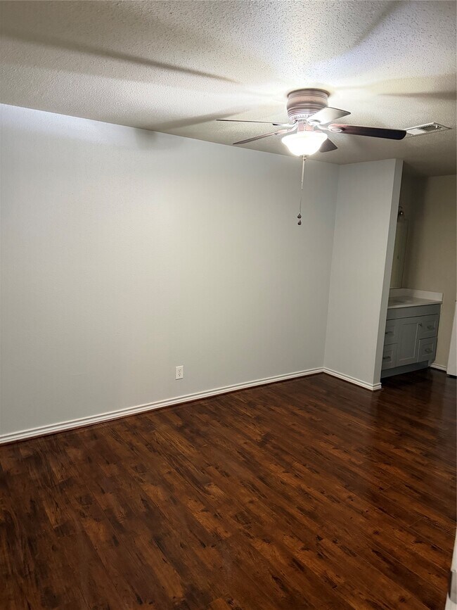 Foto del edificio - 732 Memorial Mews St