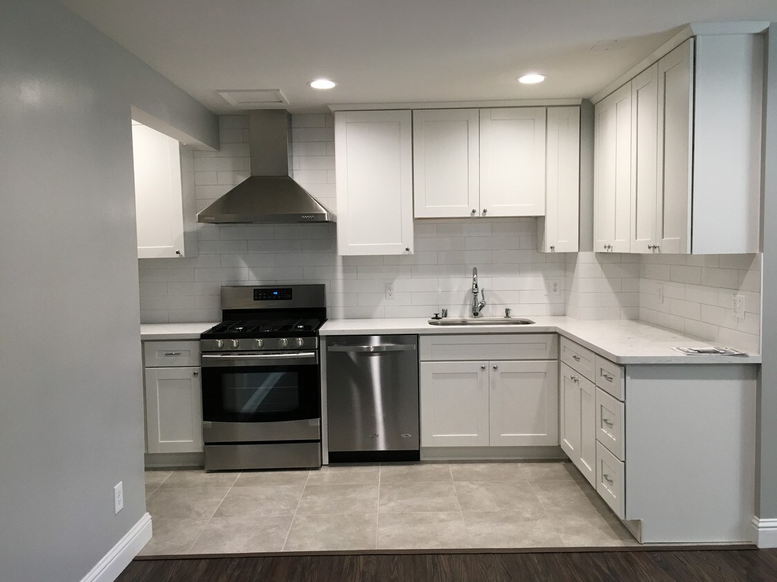 Foto principal - 2025 Clinton Ave