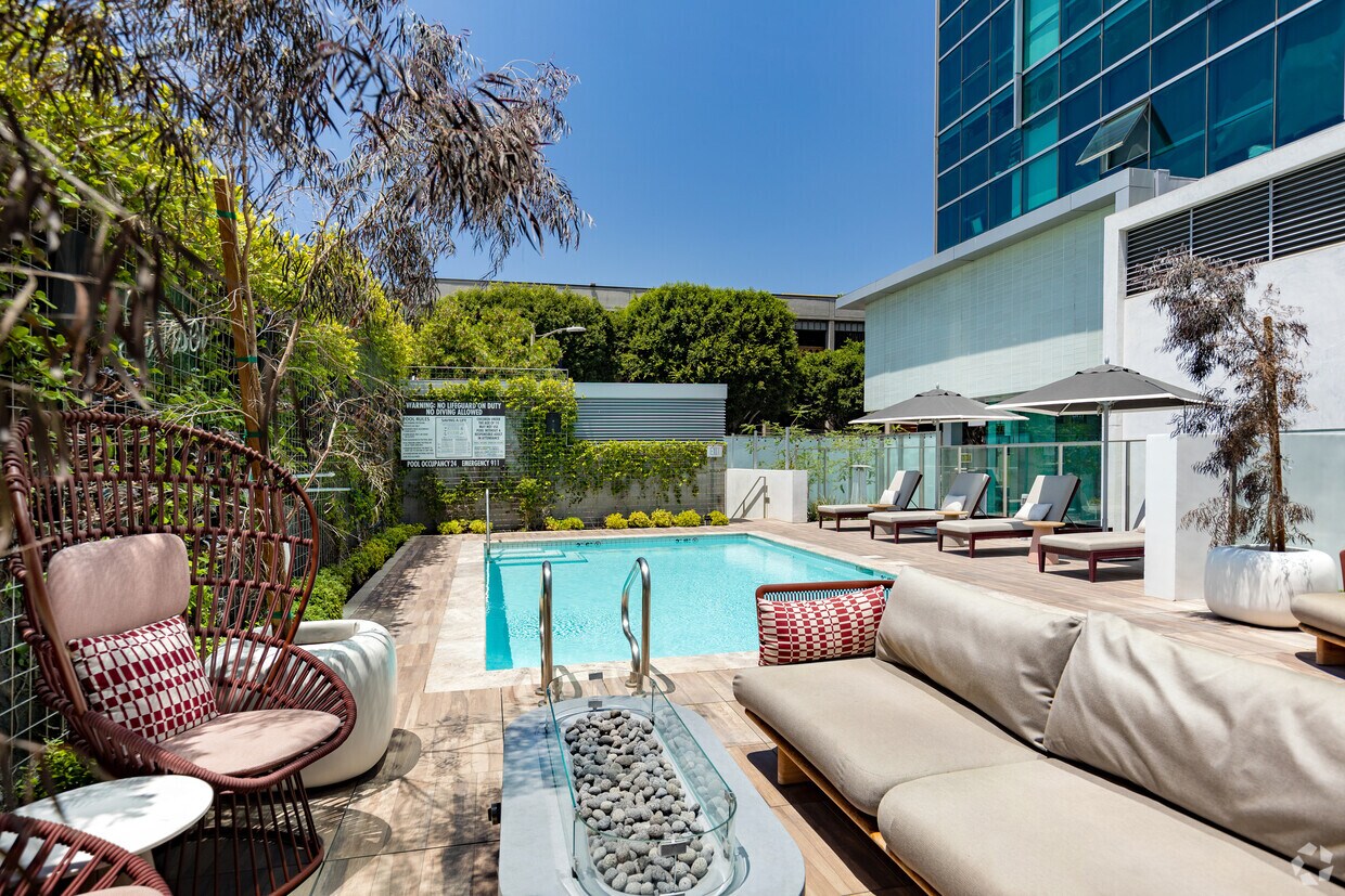 Sunset Vine Tower Apartments in Los Angeles, CA Westside Rentals