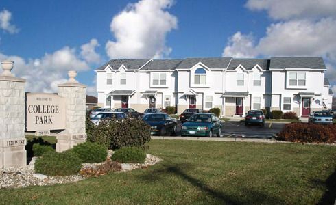 Primary Photo - 1121 W Hillcrest Dr