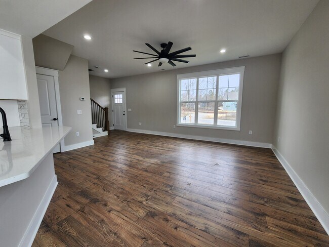 Building Photo - 1625 Daly Dr